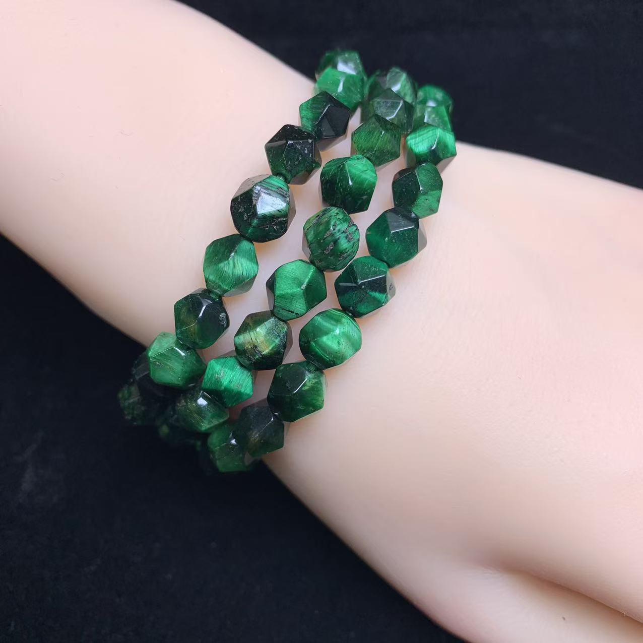 Grüner Aurora-Tigerauge (gefärbt) Facettenarmband 8mm 1 Stk (SL1022)