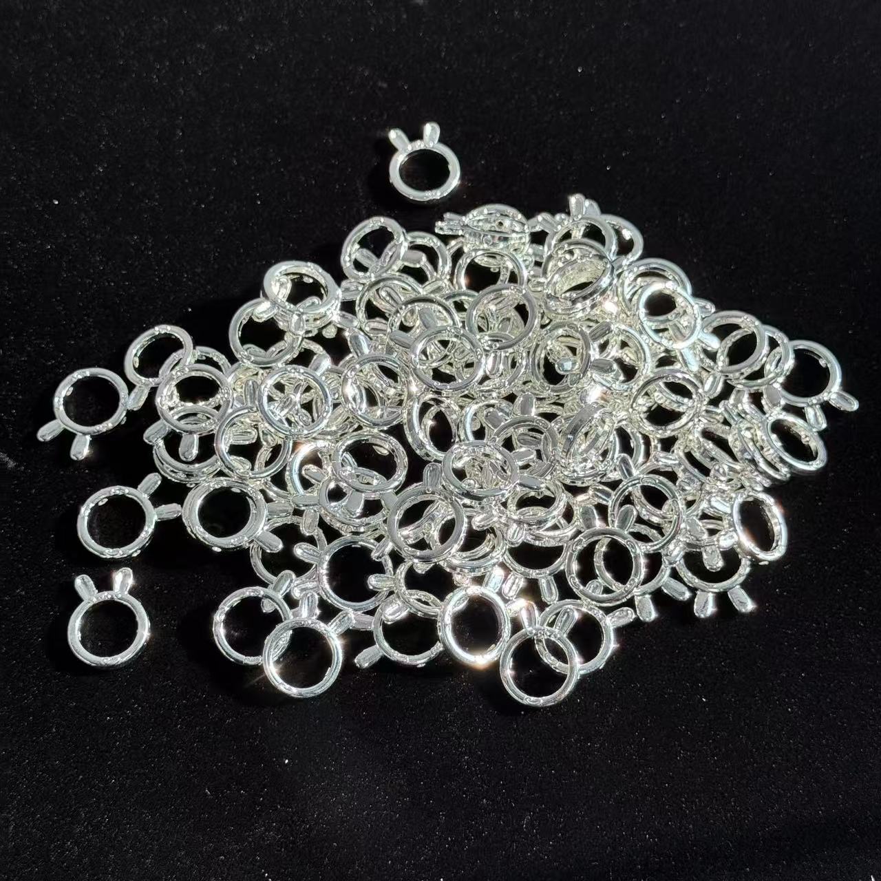 Silver bunny frame (big) 100pcs ( inside11mm × outside15mm)