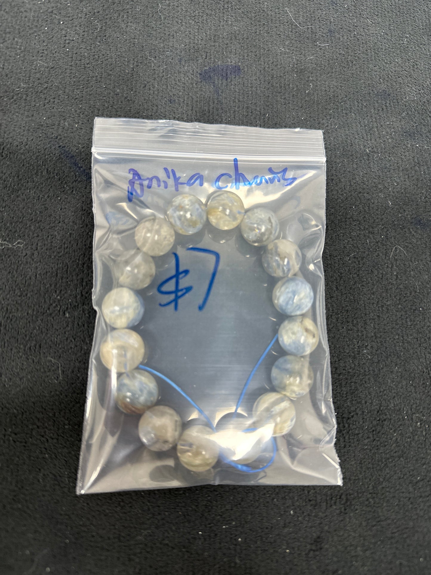 Anika charis Ganda/Facebook/Luna 11.7