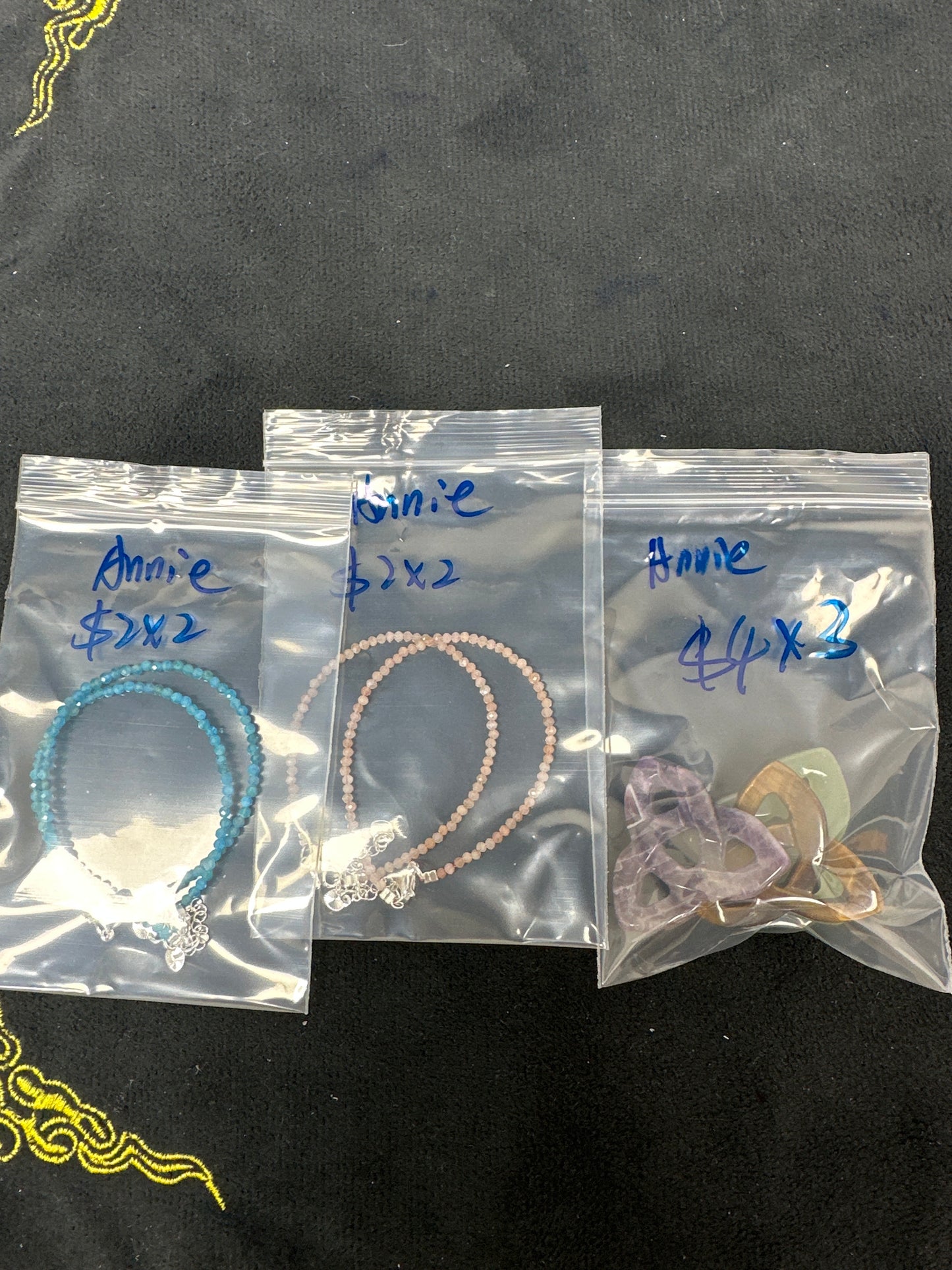 Annie Gallagher /Facebook /Luna 1.22付款单号S141927