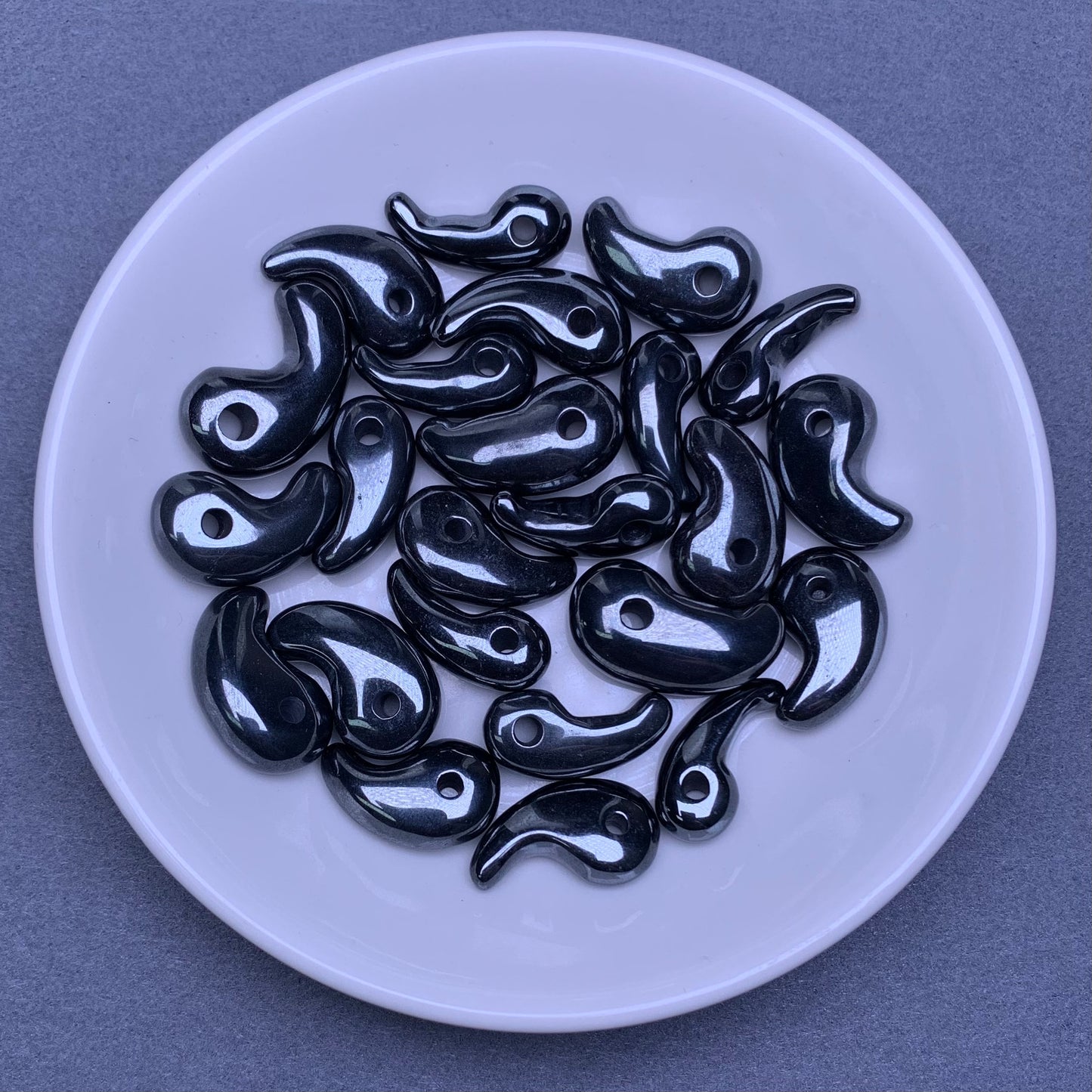 Hematite Fish 74pcs (HEM1)