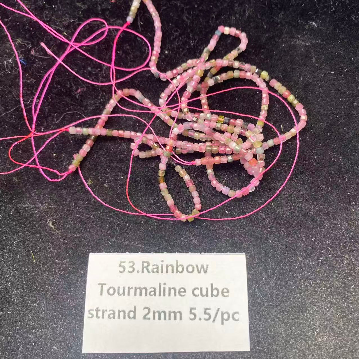 Eine Schale Kristallperlen – Felicity – kann 6 Armbänder herstellen. 6.15