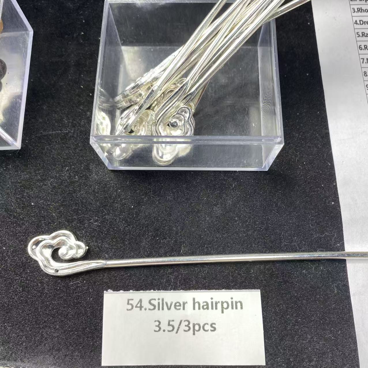 Eine Schale Kristallperlen – Felicity – kann 6 Armbänder herstellen. 6.15
