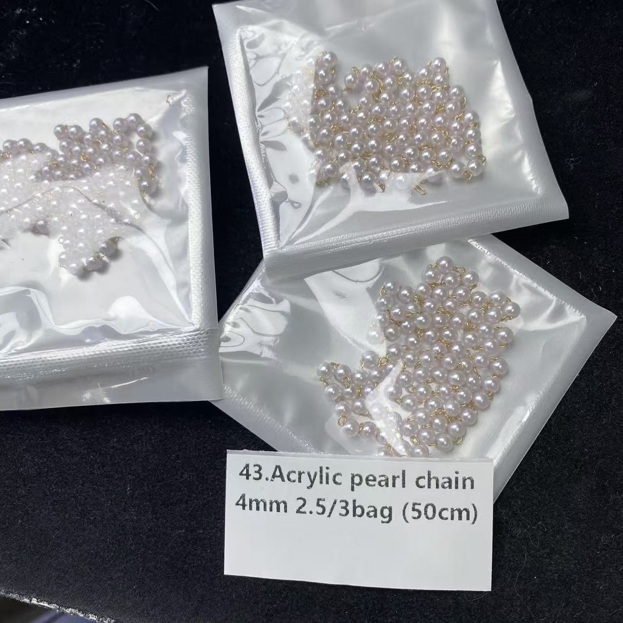Eine Schale Kristallperlen – Felicity – kann 6 Armbänder herstellen. 6.15