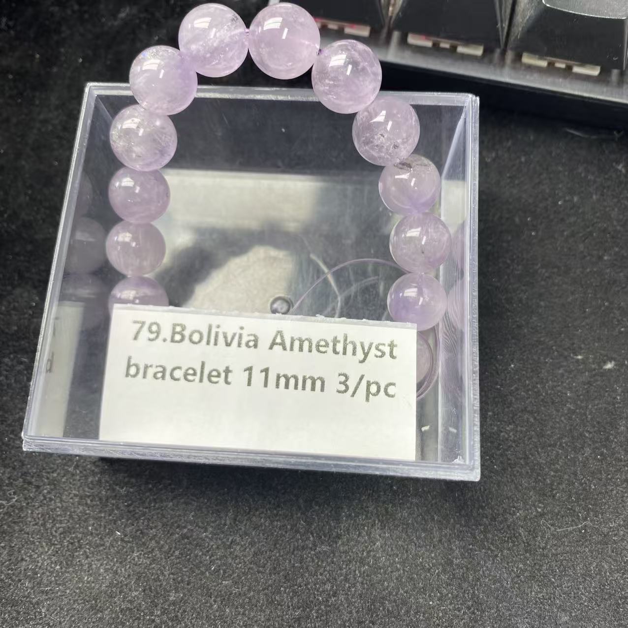 Eine Schale Kristallperlen – Felicity – kann 6 Armbänder herstellen. 6.15
