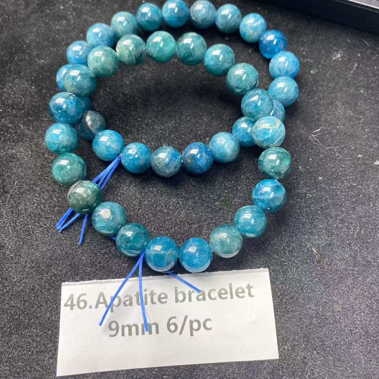 Eine Schale Kristallperlen – Felicity – kann 6 Armbänder herstellen. 6.15