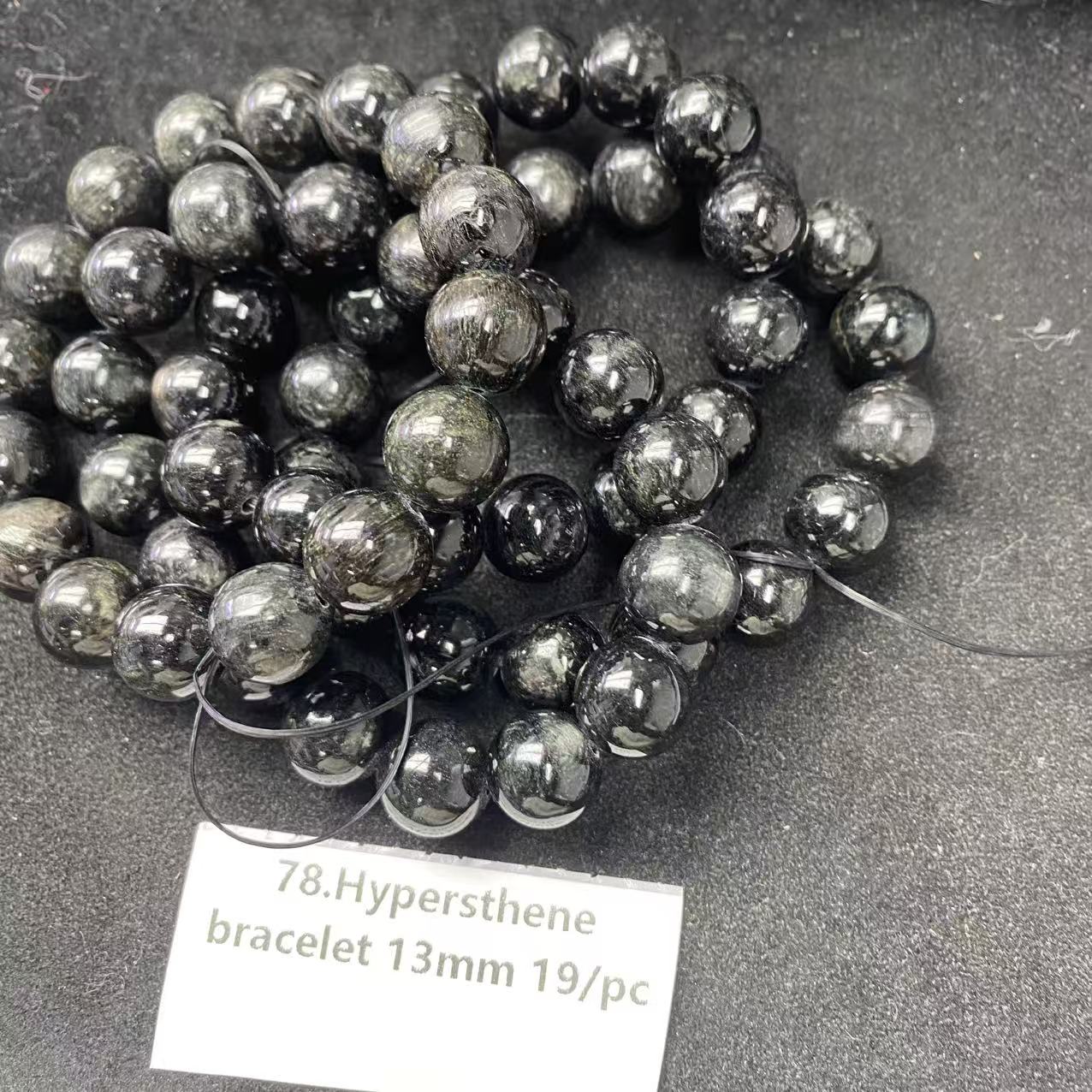 Eine Schale Kristallperlen – Felicity – kann 6 Armbänder herstellen. 6.15