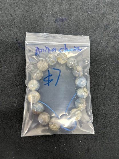 Anika charis Ganda/Facebook/Luna 11.7