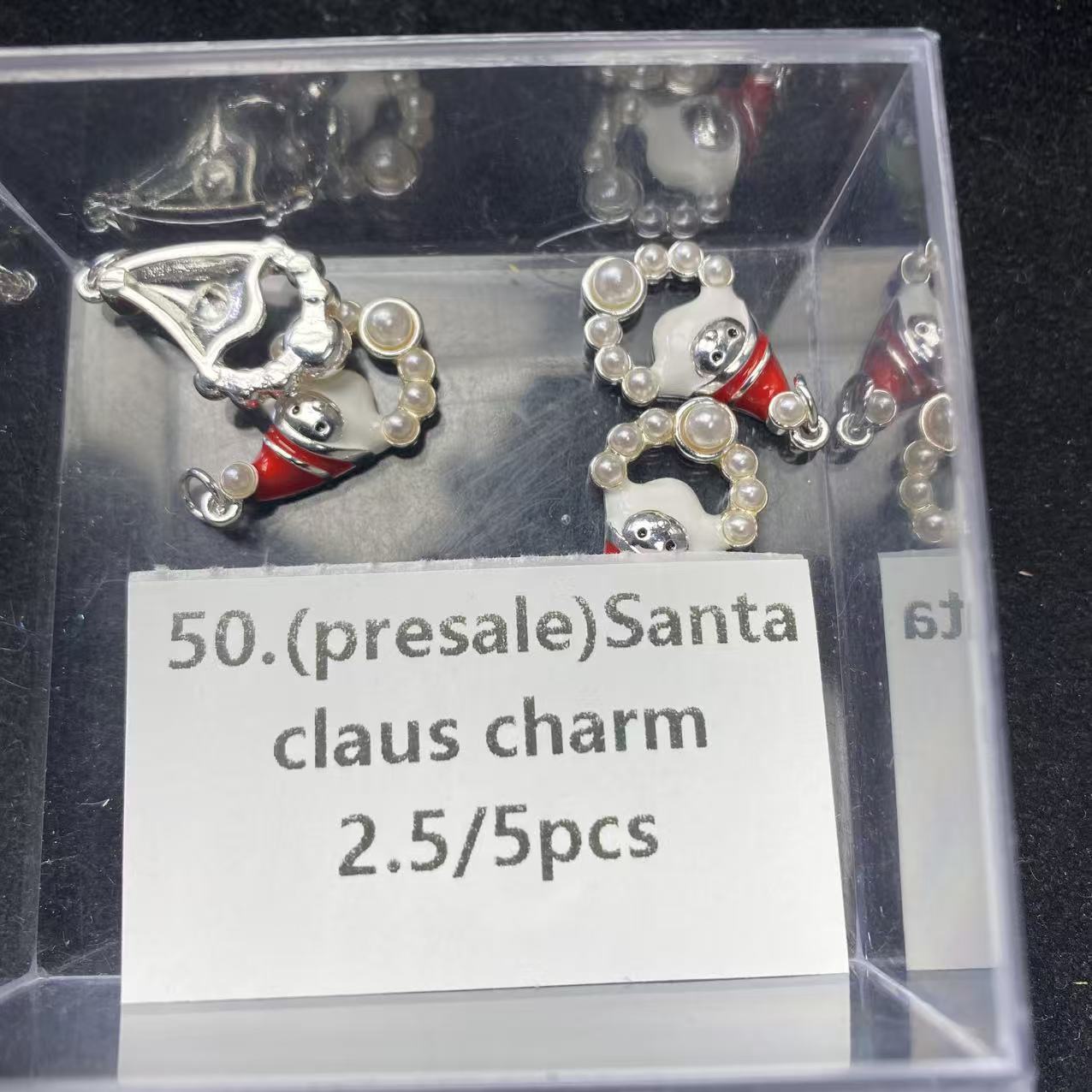 Eine Schale Kristallperlen – Felicity – kann 6 Armbänder herstellen. 6.15