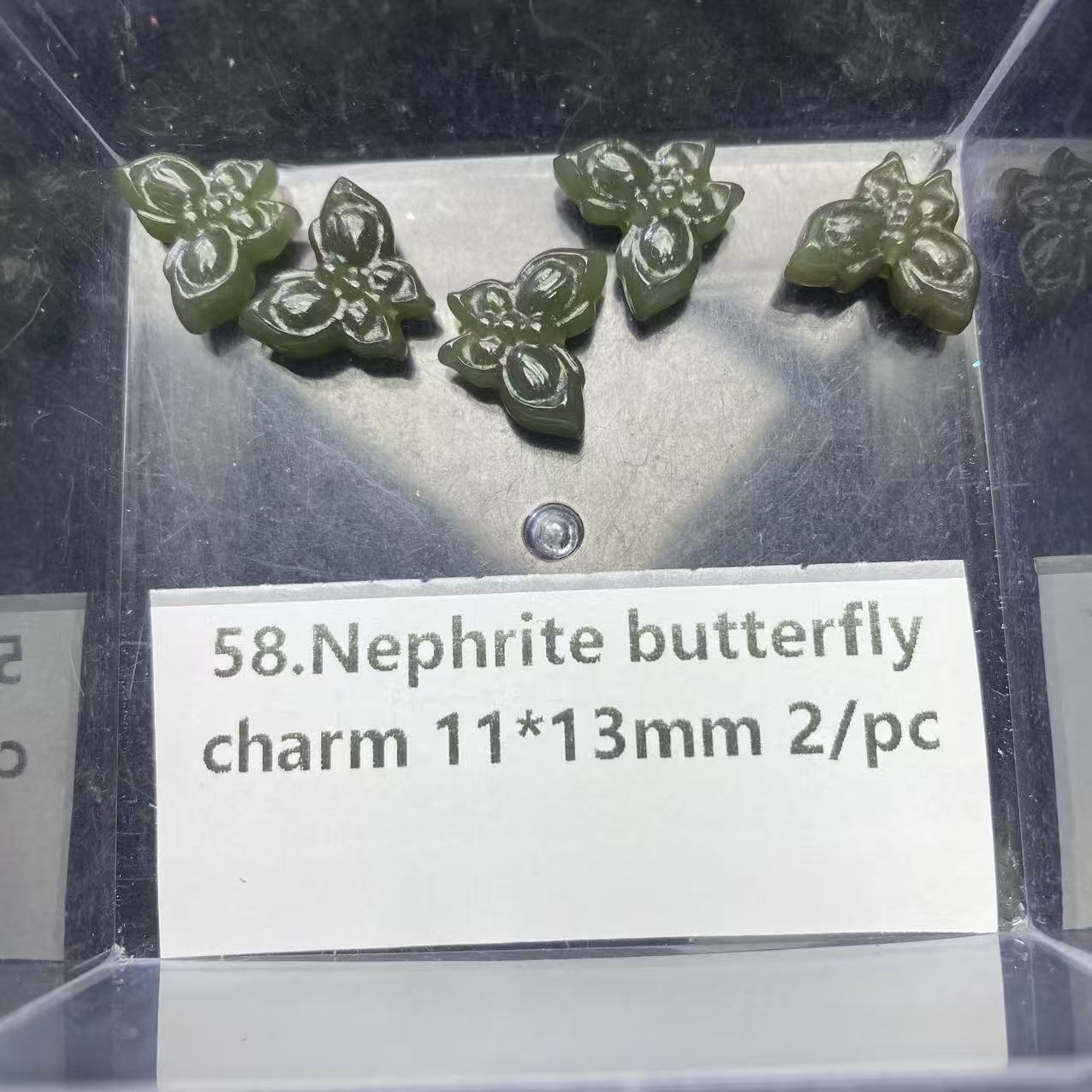 Eine Schale Kristallperlen – Felicity – kann 6 Armbänder herstellen. 6.15