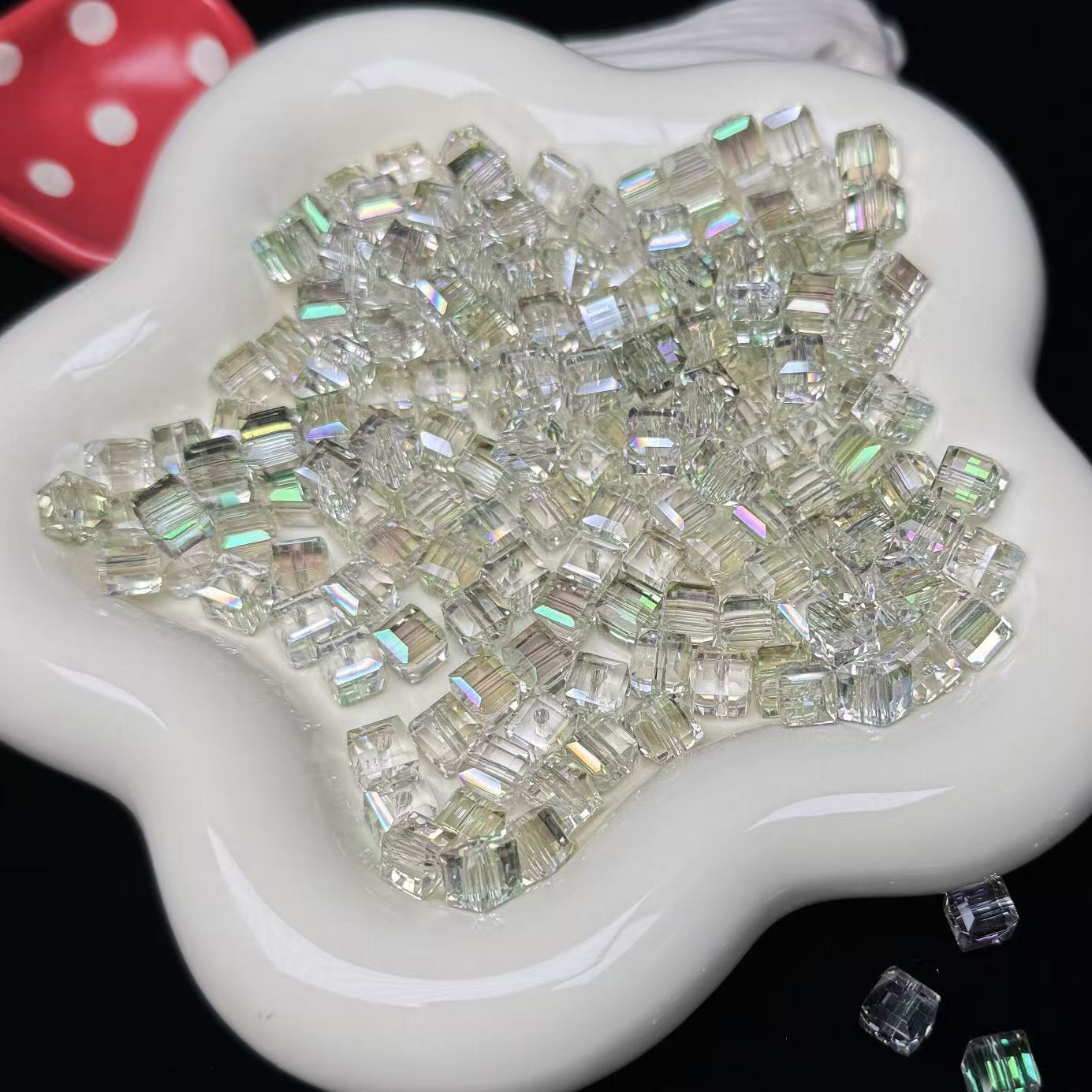 Spring Green Cube Glass Beads 7mm (GL 3)