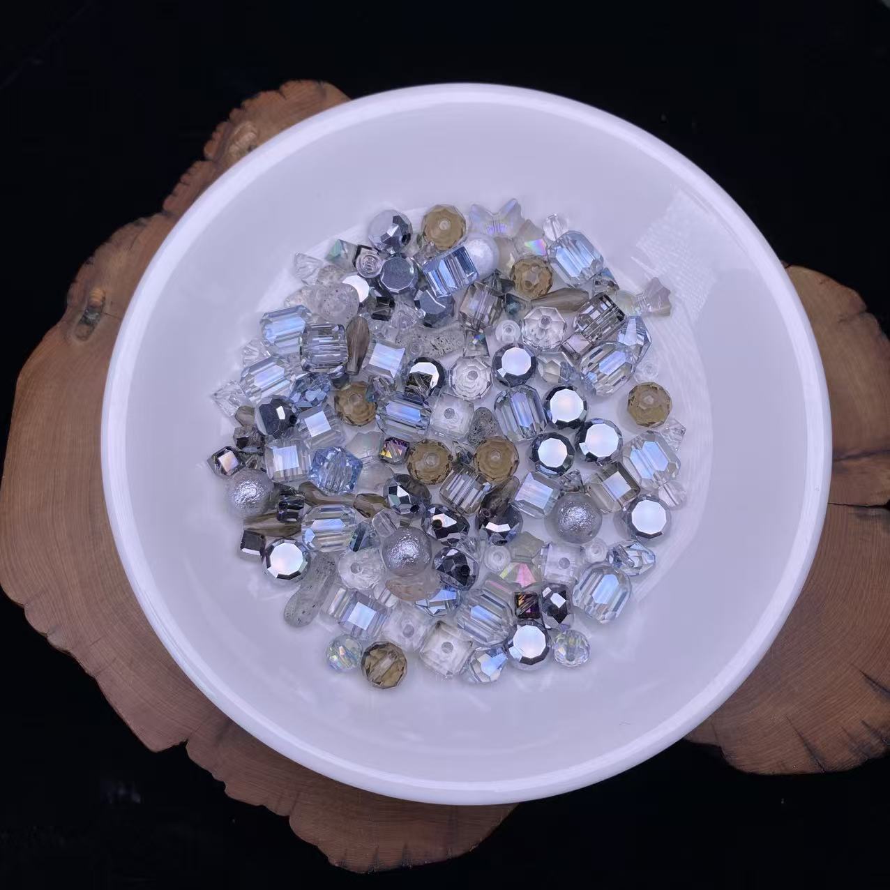 1 tazón (60g) de cuentas brillantes mixtas--felicidad