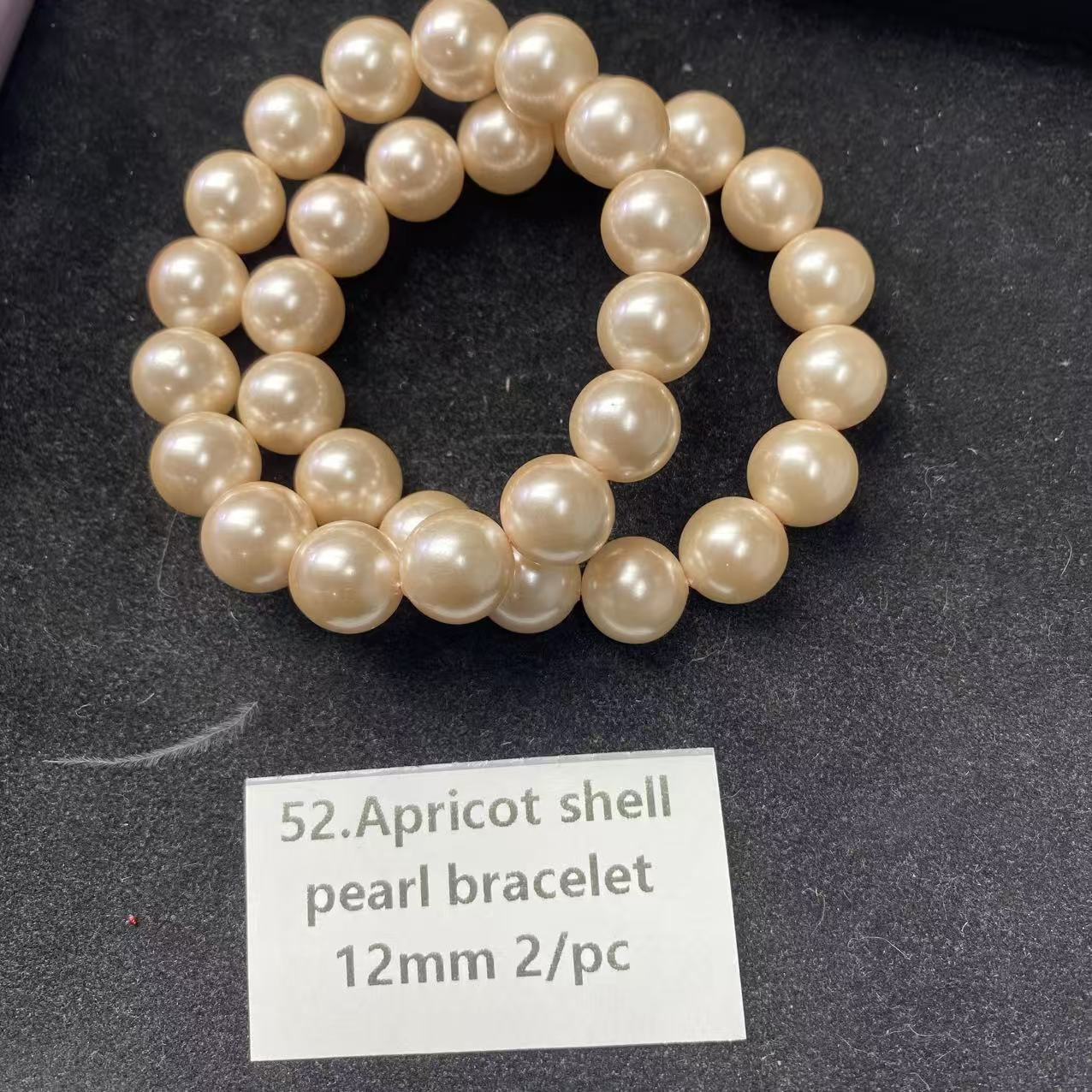 Eine Schale Kristallperlen – Felicity – kann 6 Armbänder herstellen. 6.15