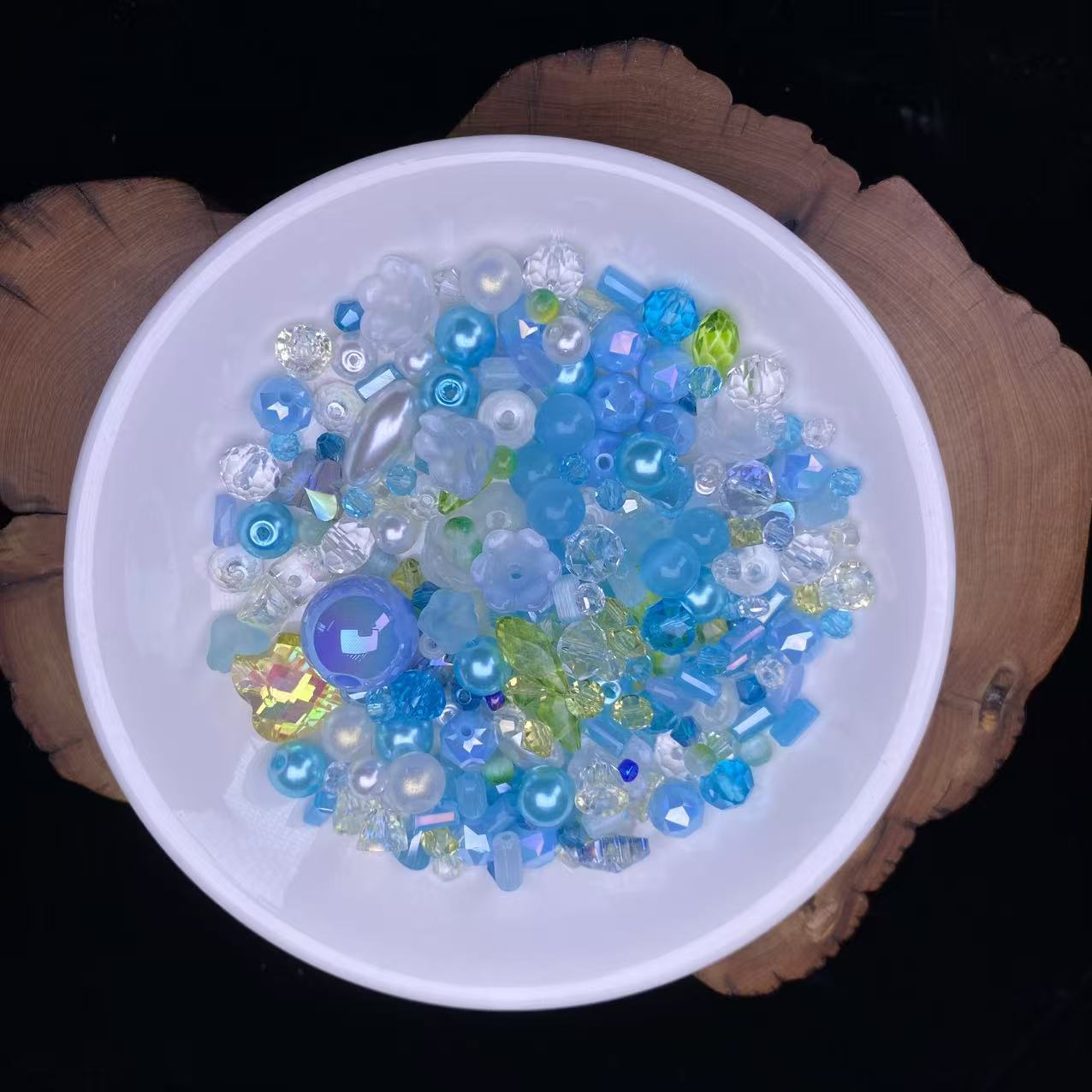 1 tazón (60g) de cuentas brillantes mixtas--felicidad