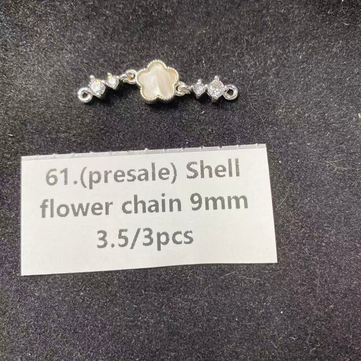 Eine Schale Kristallperlen – Felicity – kann 6 Armbänder herstellen. 6.15