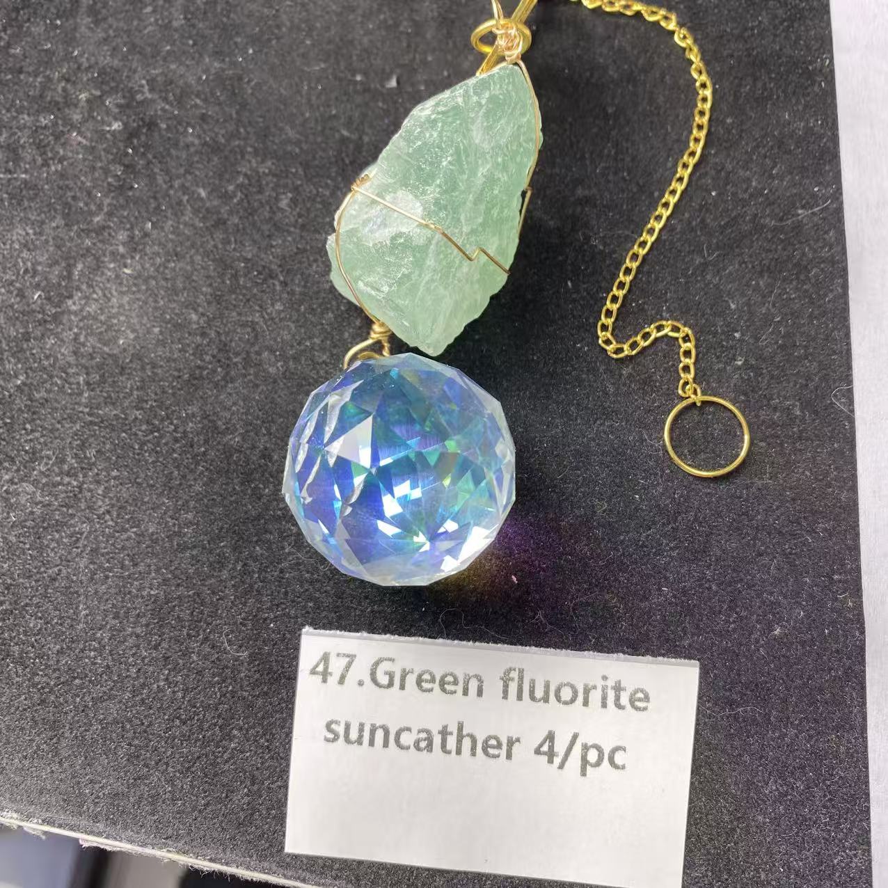 Eine Schale Kristallperlen – Felicity – kann 6 Armbänder herstellen. 6.15
