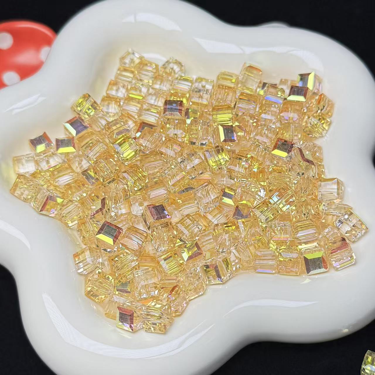 Golden Memories Cube Glass Beads 7mm (GL 12)