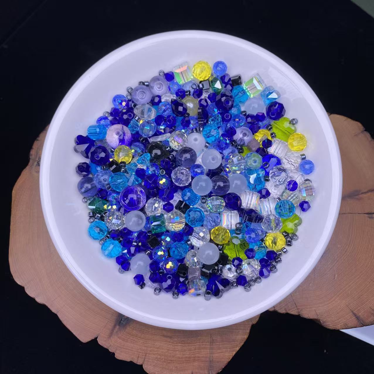 1 tazón (60g) de cuentas brillantes mixtas--felicidad