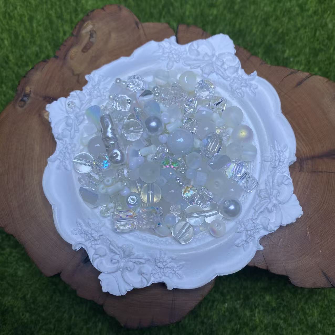 1 tazón (60g) de cuentas brillantes mixtas--felicidad