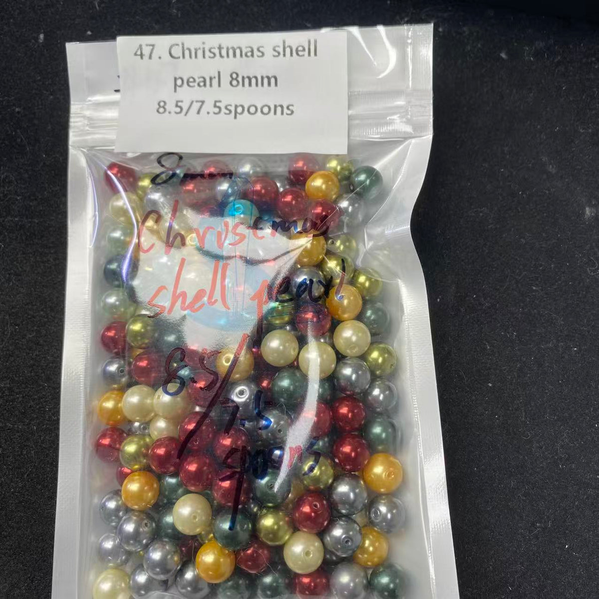 Eine Schale Kristallperlen – Felicity – kann 6 Armbänder herstellen. 6.15